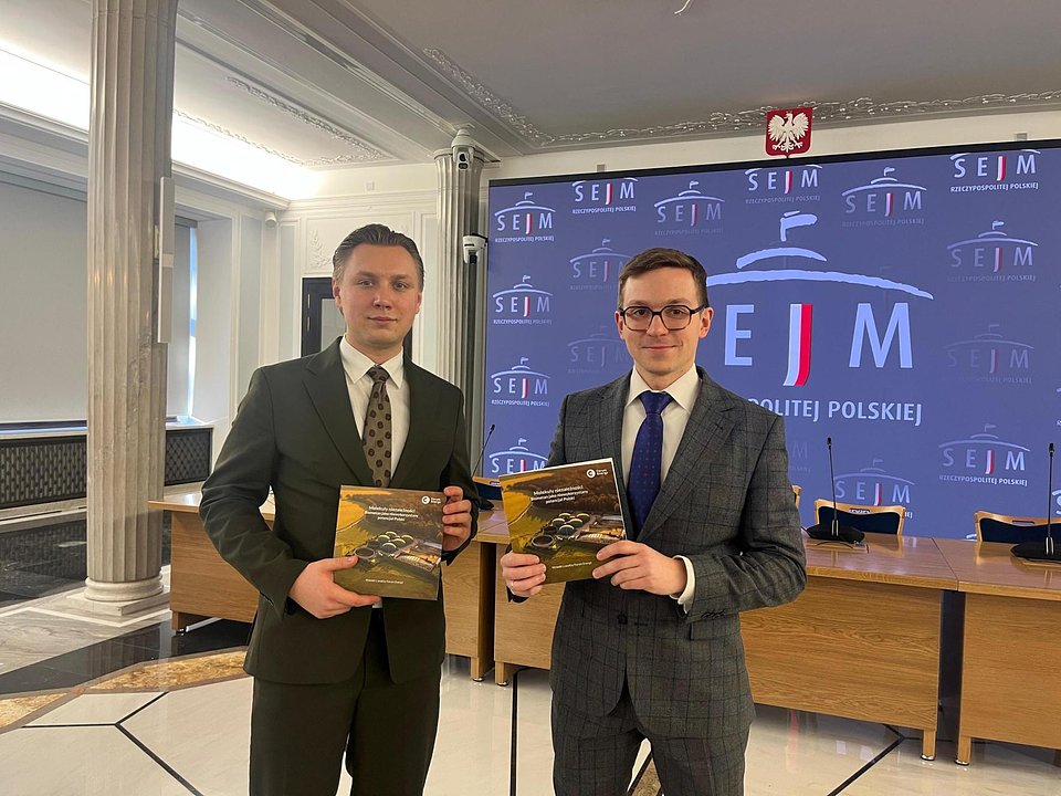 Maciej Zaniewicz i Dawid Trzeciak na posiedzeniu Parlamentarnego Zespołu ds. Energii i Wodoru