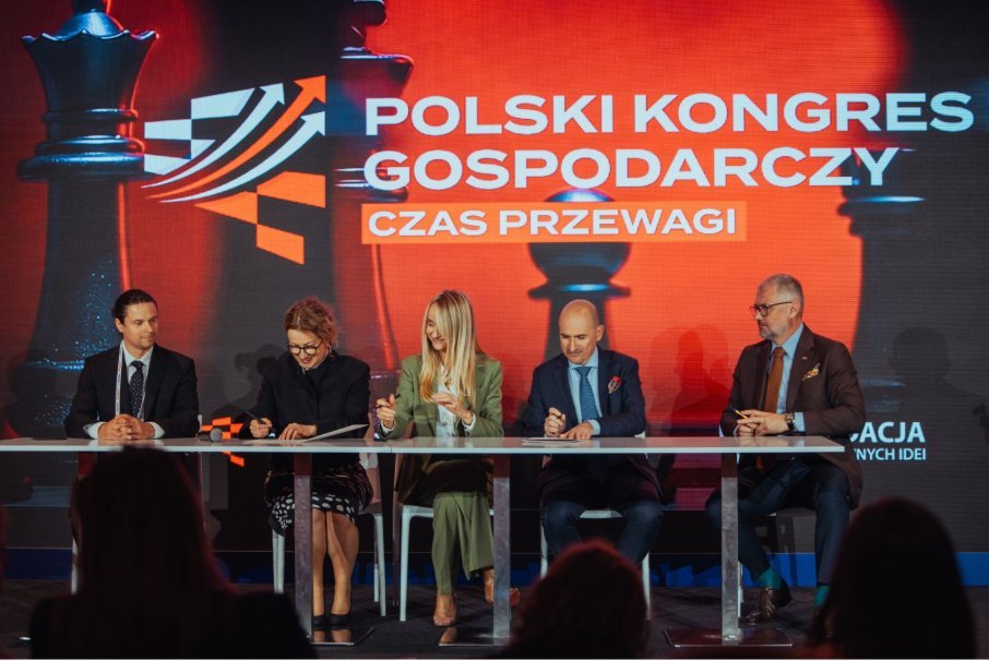 Signing of the agreement by Forum Energii, Employers of Poland, and the Chairs of the Energy Working Group 