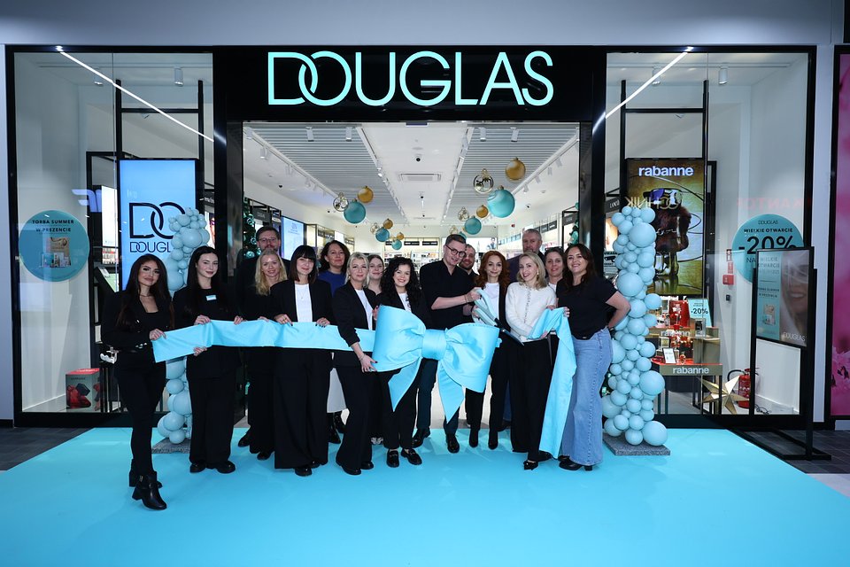 Zespoły Sprzedaży, Real Estate, IT podczas otwarcia perfumerii w Zawierciu.