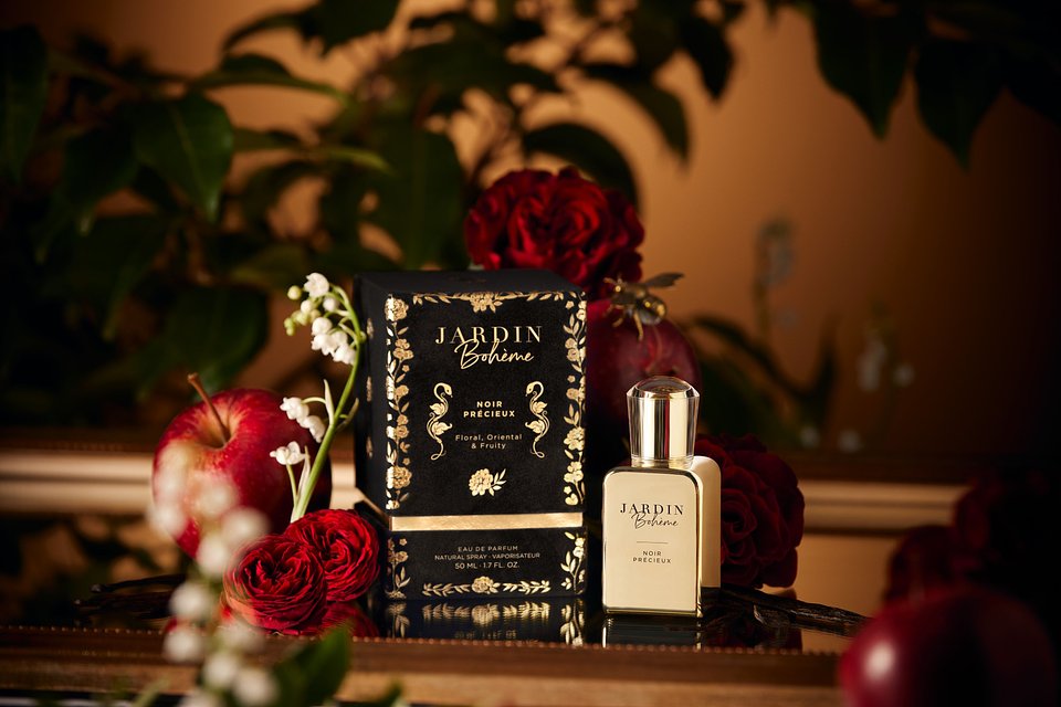 web rendition-240419_KW16_OwnBrand_JardinBoheme_Noir_01_Product_NP_Golden_Room_Final.jpg
