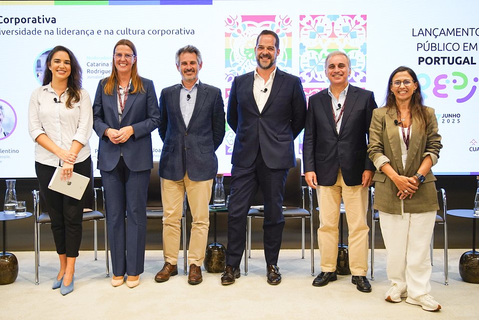 Mesa Redonda com algumas das empresas fundadoras da REDI Portugal (El Corte Inglés, SONAE, PwC, Siemens, Grupo Ageas Portugal) e a jornalista Catarina Marques Rodrigues