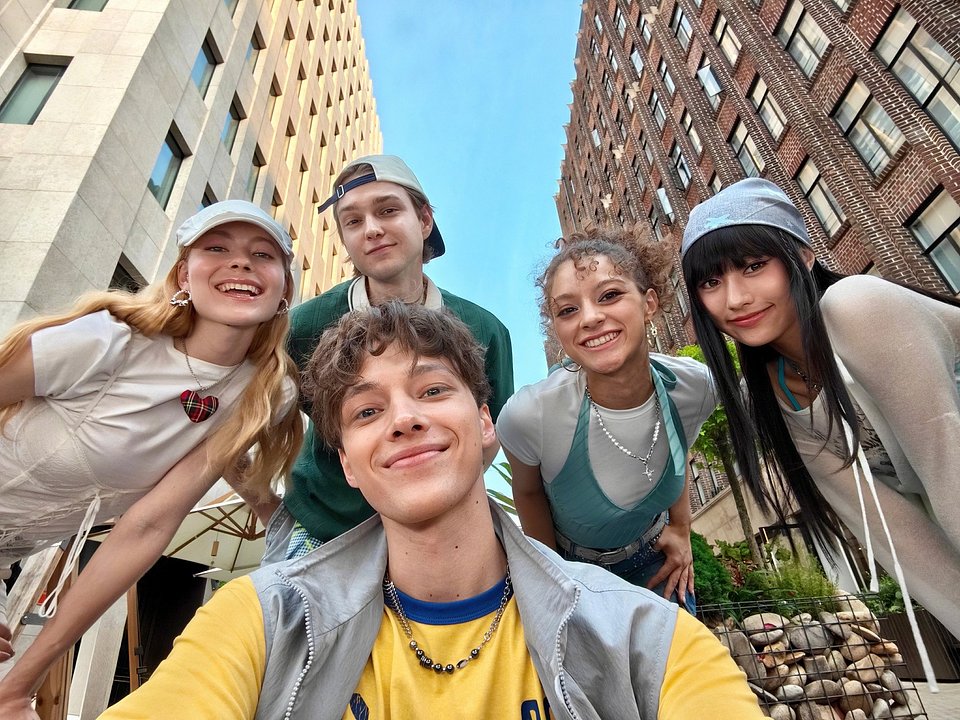 Fotografia tirada com a câmara selfie ultra grande angular de 50MP