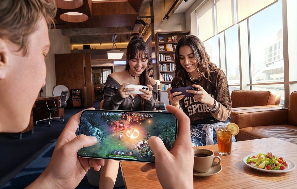 Reno16 Gaming Scene.jpg