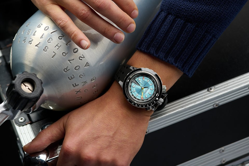 Bühmann Decompression 02_on wrist.jpg