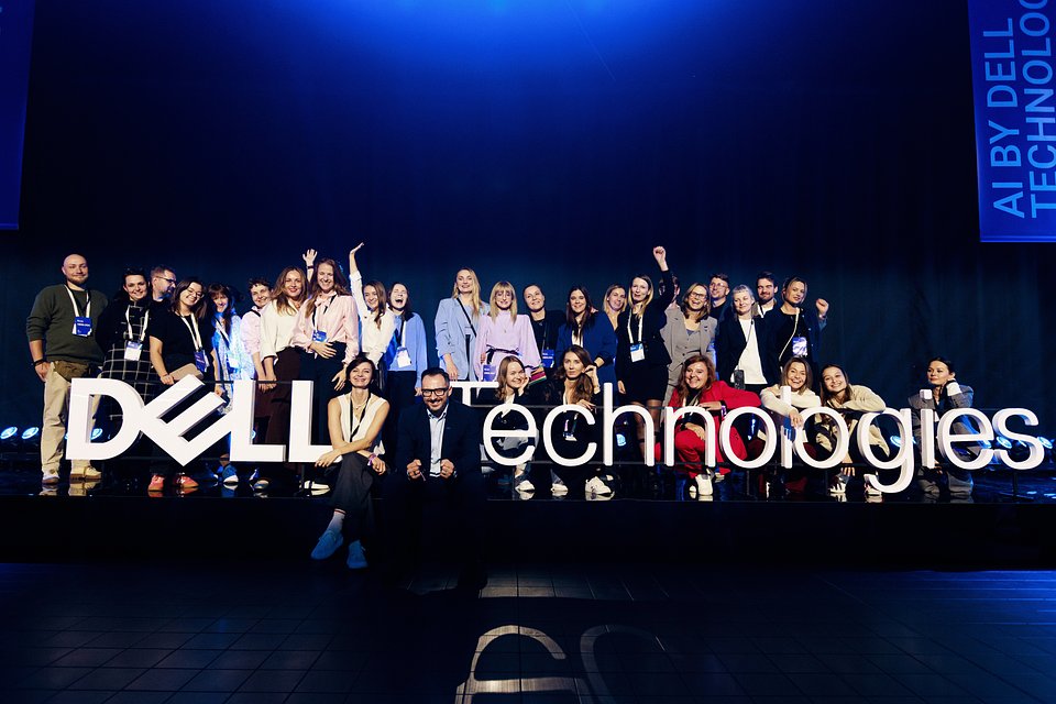 Na zdjęciu połączone siły zespołów Dell Technologies, IF NATION GROUP, Pakaya i Monday