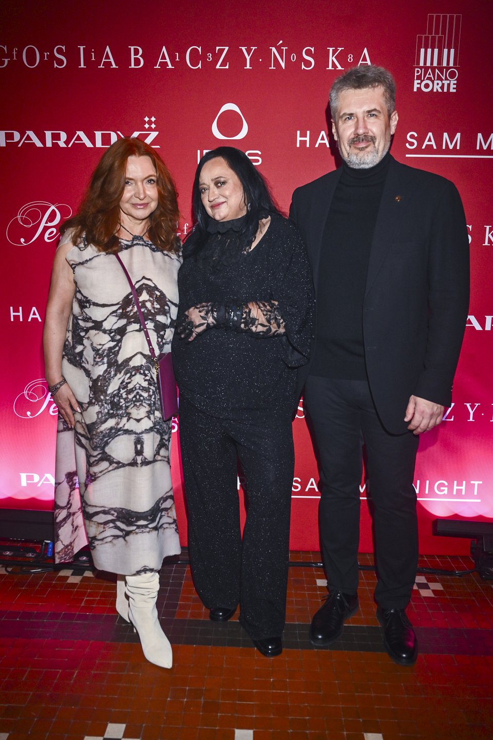 Współwłaścicielka Ceramiki Paradyż dr Anna Tępińska-Marcinek oraz Prezes Zarządu Ceramiki Paradyż Marcin Barański w towarzystwie Gosi Baczyńskiej / Fot. Jacek Kurnikowski/AKPA