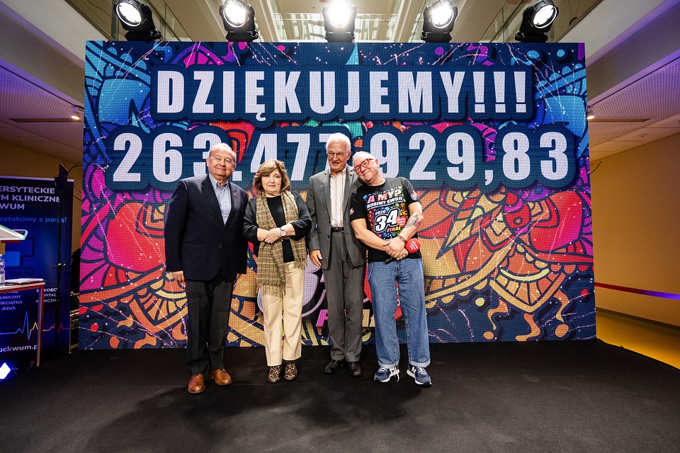 Zarząd Fundacji WOŚP w trakcie ogłoszenia wyniku, fot. Dominik Malik