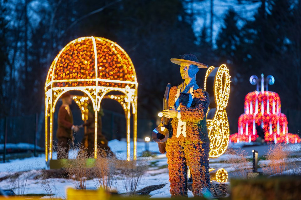 Rozświetlona Polana Muzyki i Światła na Górze Parkowej