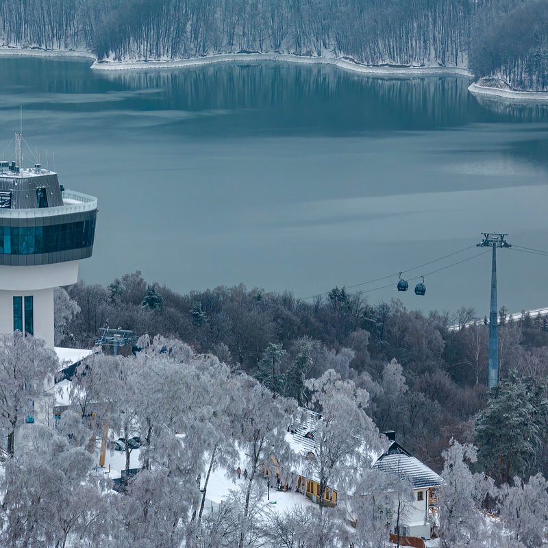 Ośrodek PKL Solina i Bieszczady w zimowej scenerii.jpg