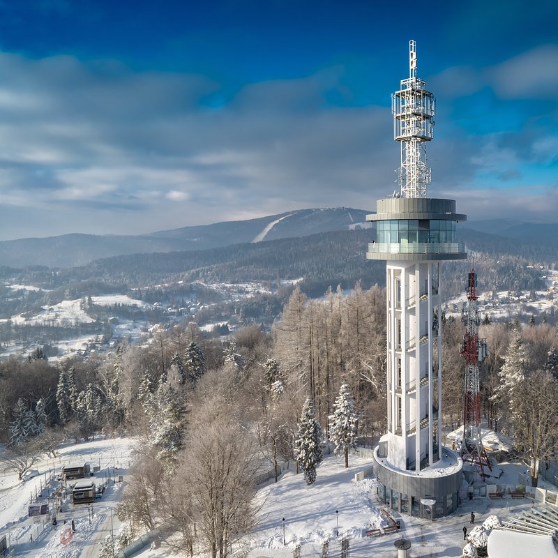 36890 Wieża widokowa na Górze Parkowej w Krynicy-Zdroju z drona zimą © Konrad Rogoziński.jpg