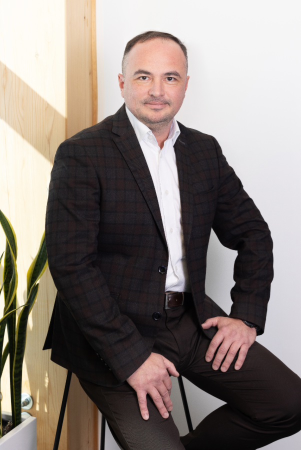 Adam Skraba Członek Zarządu PKL SA.png