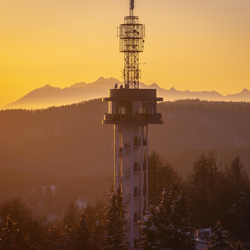 005 Lot nad Górą Parkową w Krynicy-Zdroju zimą © Konrad Rogoziński.jpg