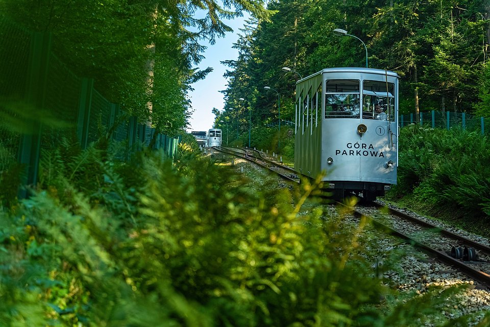 Retro kolej linowo-terenowa w ośrodku PKL Góra Parkowa