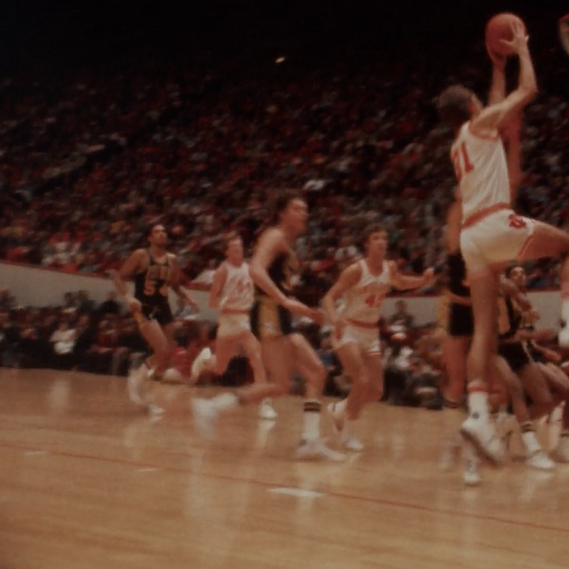 Laskowski going for layup.png