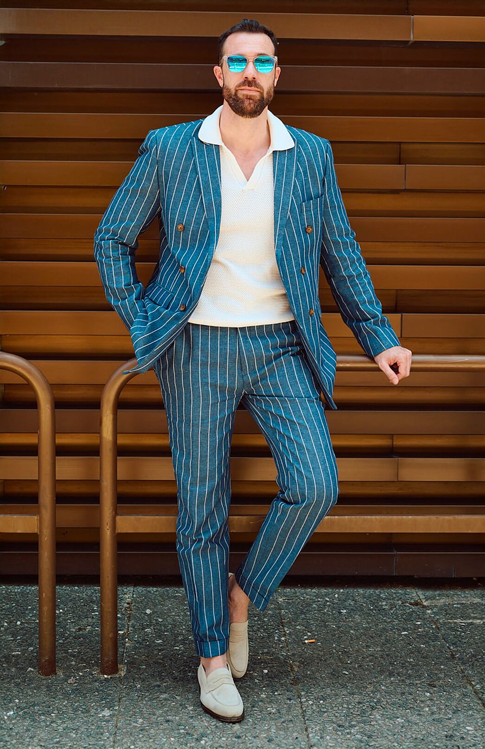 Traje cruzado azul marino a rayas Hockerty / Penny Loafer en serraje beige Hockerty