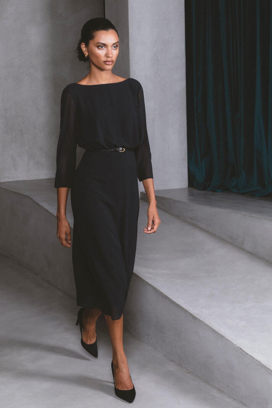 Vestido midi blusón negro cuello barco manga 3/4 PVP 169 € Sumissura