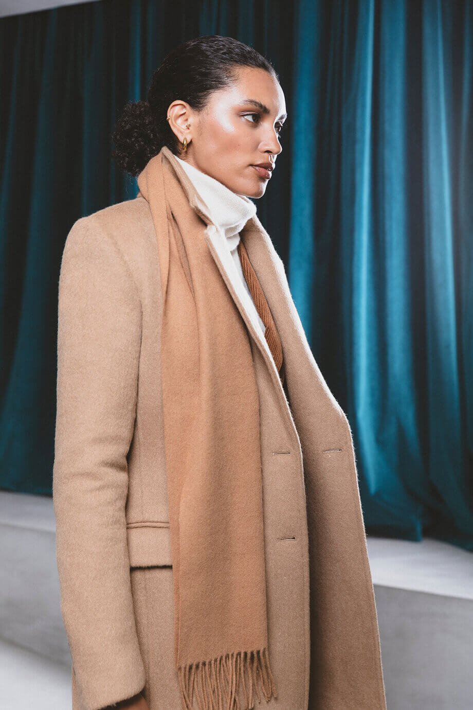 Trench de lana largo camel con solapas anchas PVP 269 € Sumissura