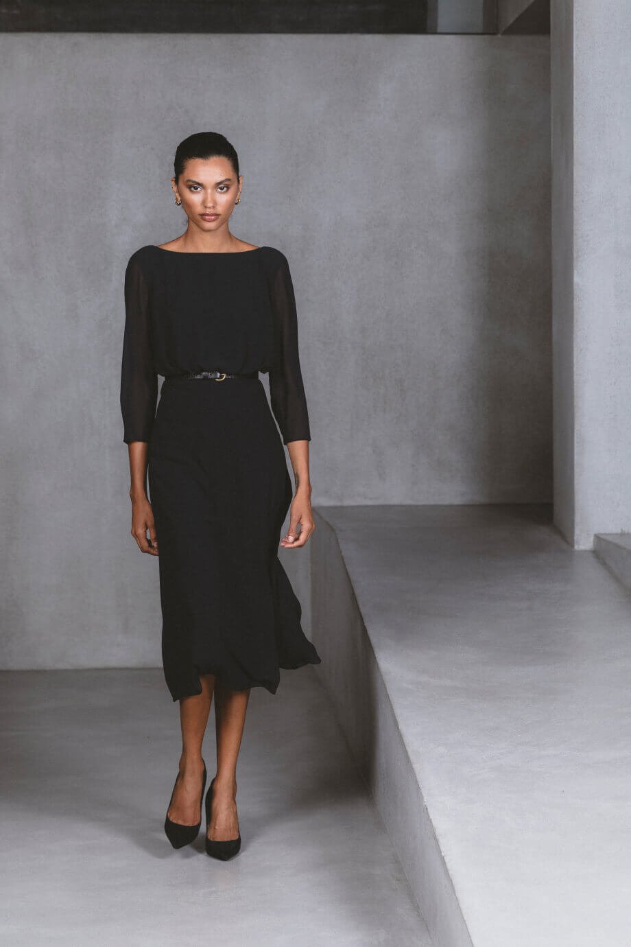 Vestido midi blusón negro cuello barco manga 3/4 PVP 169 € Sumissura