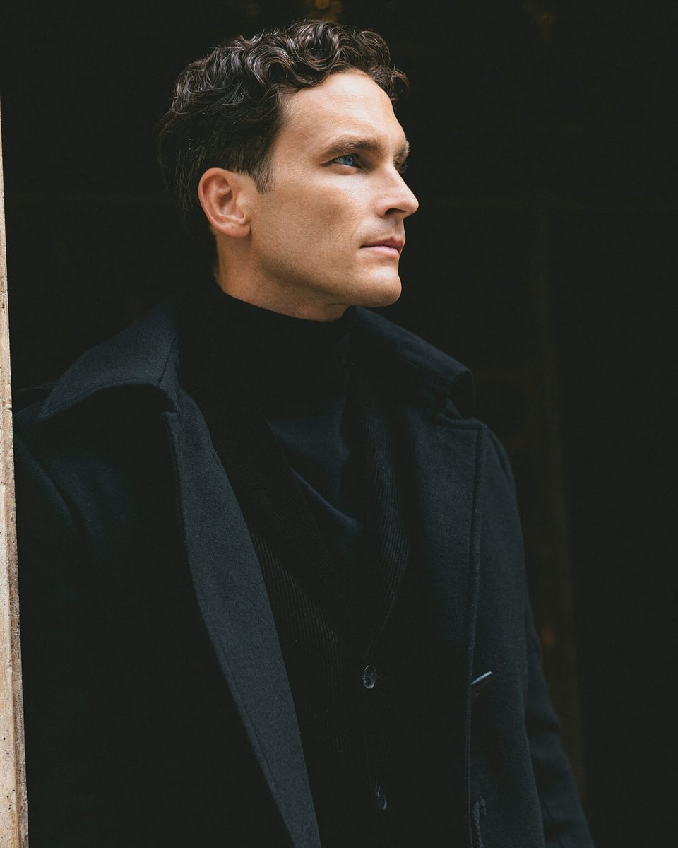 Black toggle Coat 330$