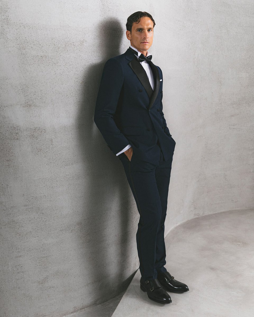 Navy blue essential tuxedo with a wide black lapel
