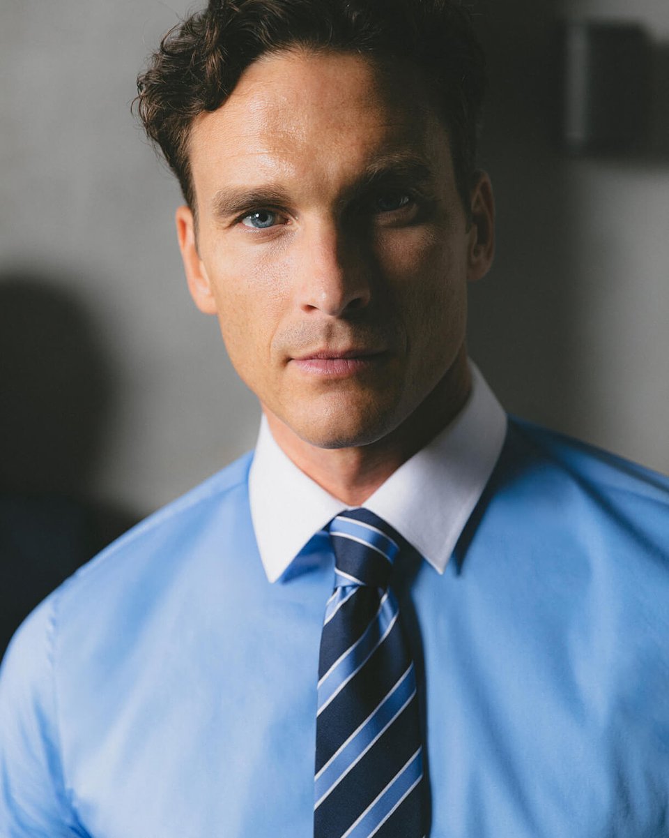 Mid blue poplin tailored stretch shirt with contrast collar