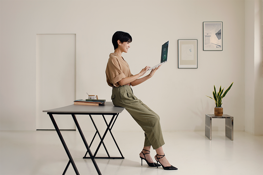 Acer-Swift-Air-16_SA16-61M_Lifestyle_01.png