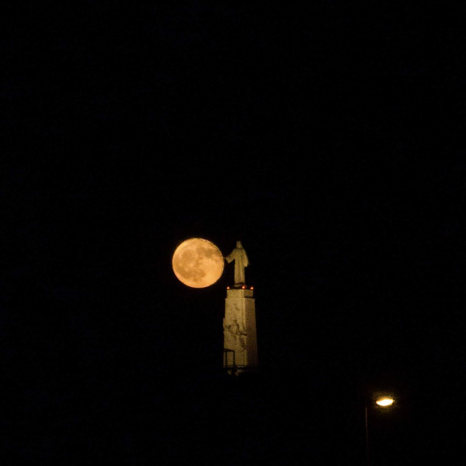 Imagen Luna-Find X8 Pro.jpeg