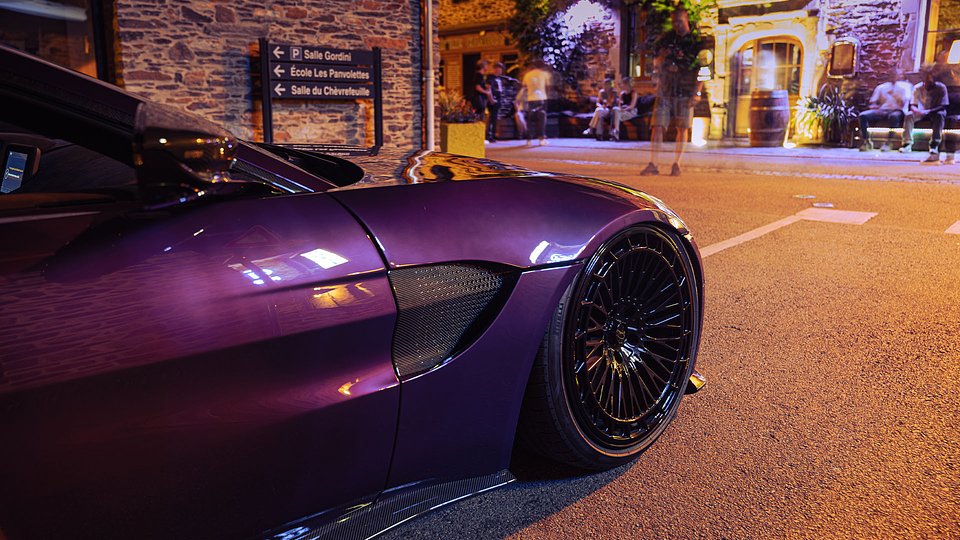 Aston Martin Vantage - photo by carVertical.jpg
