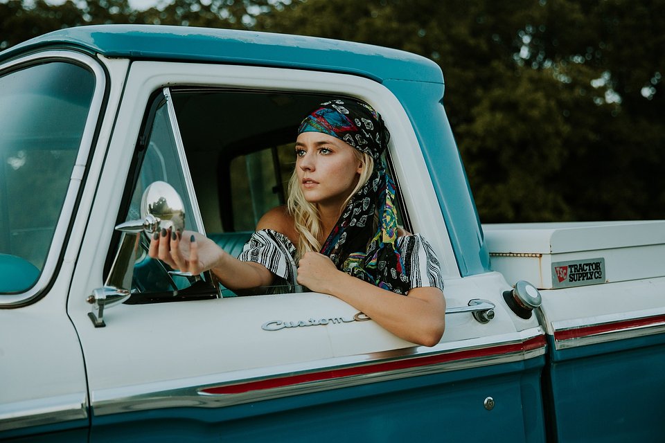 woman-1845572_1920.jpg