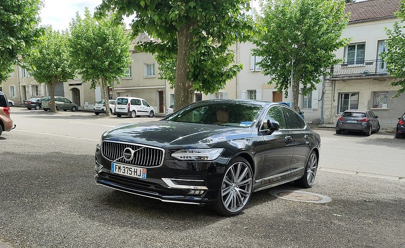 Volvo S90.jpg