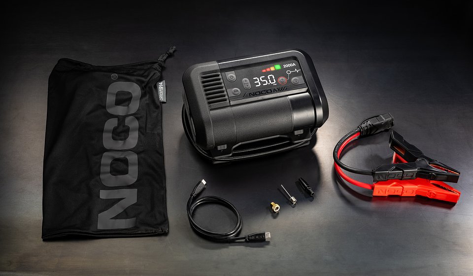 Najwyższy model w gamie kompresorów NOCO - AX65 łączy funkcję bezprzewodowego kompresora i boostera.