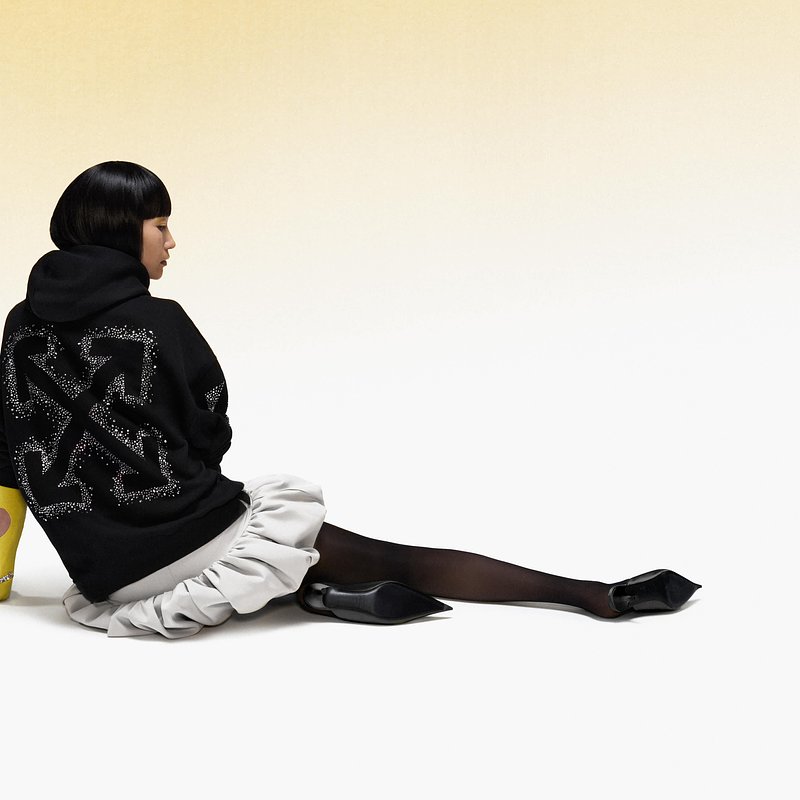 2025_ICONS_OF_JOY_OFF_WHITE_ON_MODEL_STILL_2_72dpi_rgb_16x9.jpg
