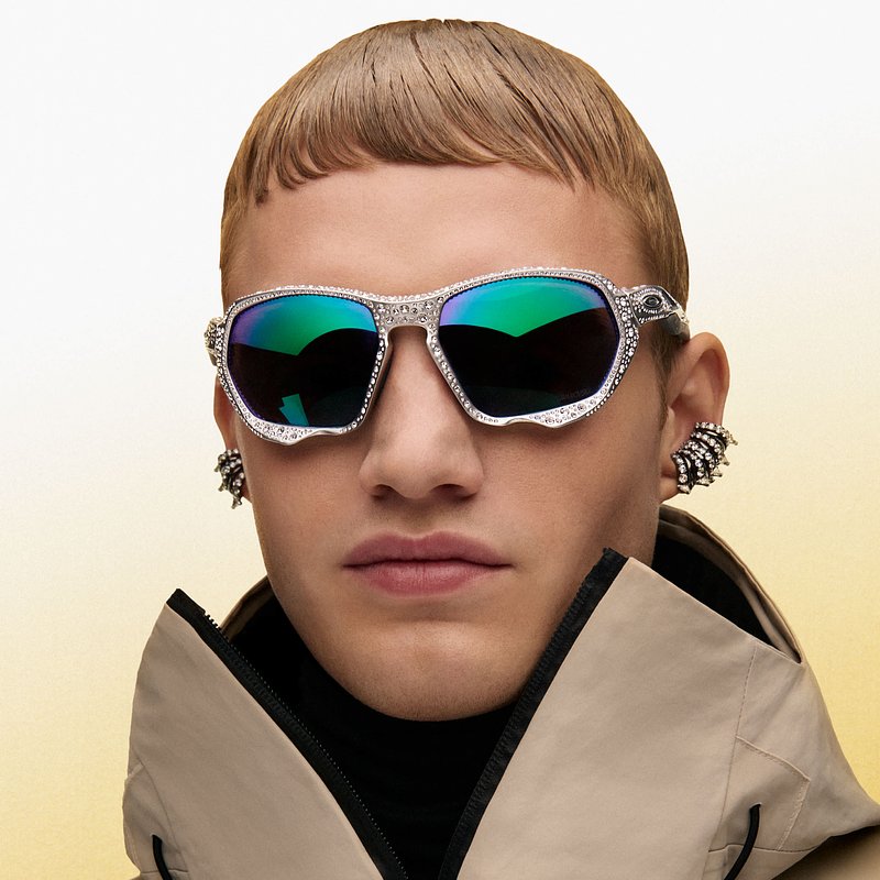 2025_ICONS_OF_JOY_OAKLEY_ON_MODEL_STILL_1_72dpi_rgb_16x9.jpg
