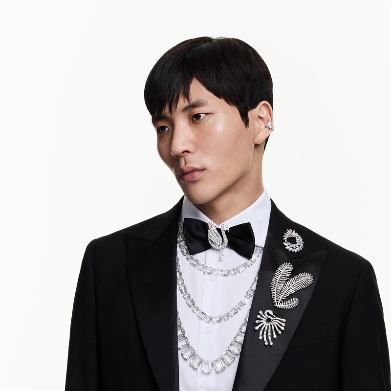 FW26_Commercial_Lookbook_Vienna_Feather_1_300dpi.jpg