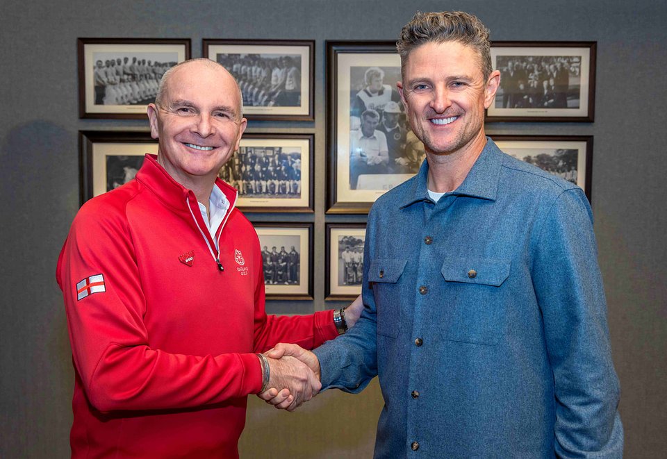 Jeremy Tomlinson (left) pictured inducting Justin Rose into the England Golf Hall of Fame and celebrating the Rose Ladies Series collaboration.