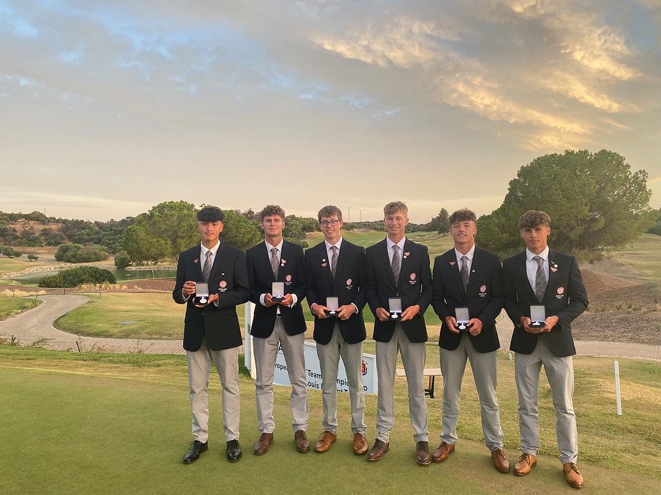 Boys' Squad: Frankie Morton, Cole Self, George Cooper, Ben Sessions, Aaron Moody, George Whitehead