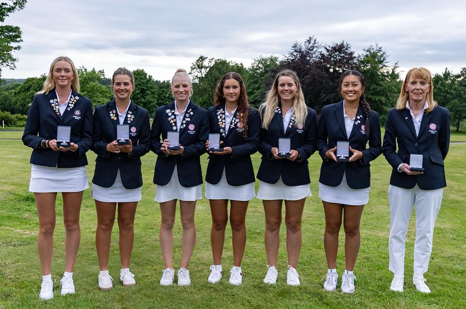 Women's Squad: Patience Rhodes, Sophia Fullbrook, Nellie Ong, Charlotte Naughton, Lily Hirst, Davina Xanh, Angela Jones (Manager)