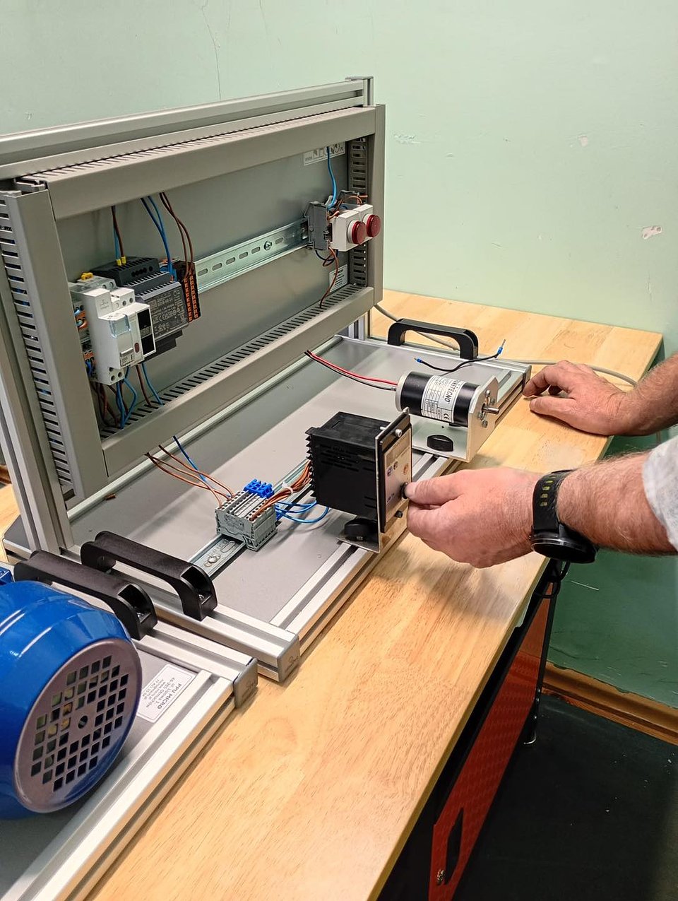 CKZiU - modułowa pracownia napędów elektrycznych – stanowisko pracy