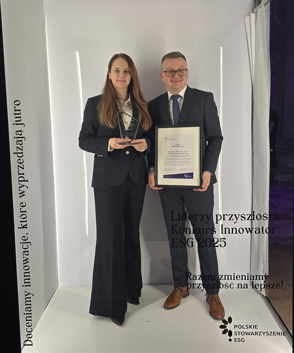 Dominika Sęk, PR Manager Kronospan Polska Sp. z o.o. i Paweł Hudaniec, Dyrektor Silva Polski Recykling Sp. z o.o.