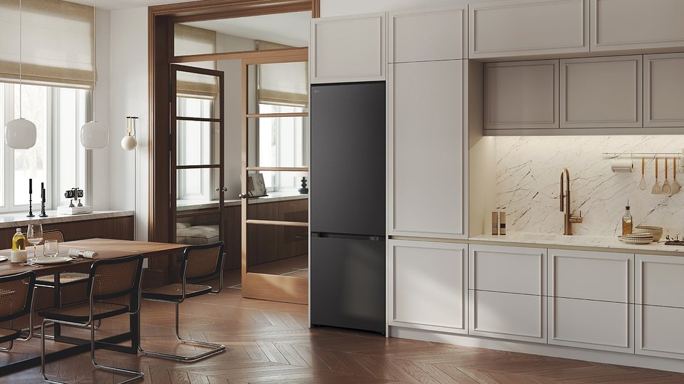 Image4-LG-New-Bottom-Freezer-2.jpg