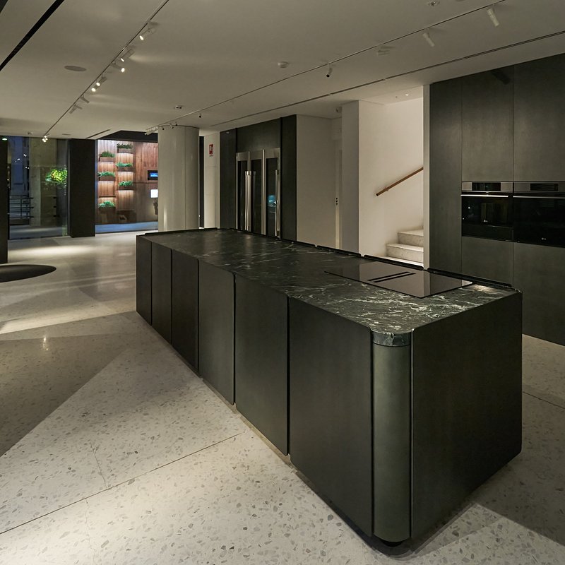 SKS Milan Showroom_Schiffini Kitchen_3.jpg