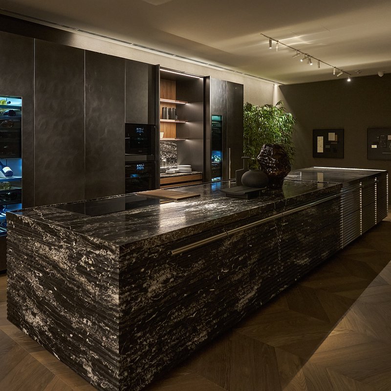SKS Milan Showroom_Schiffini Kitchen_1.jpg