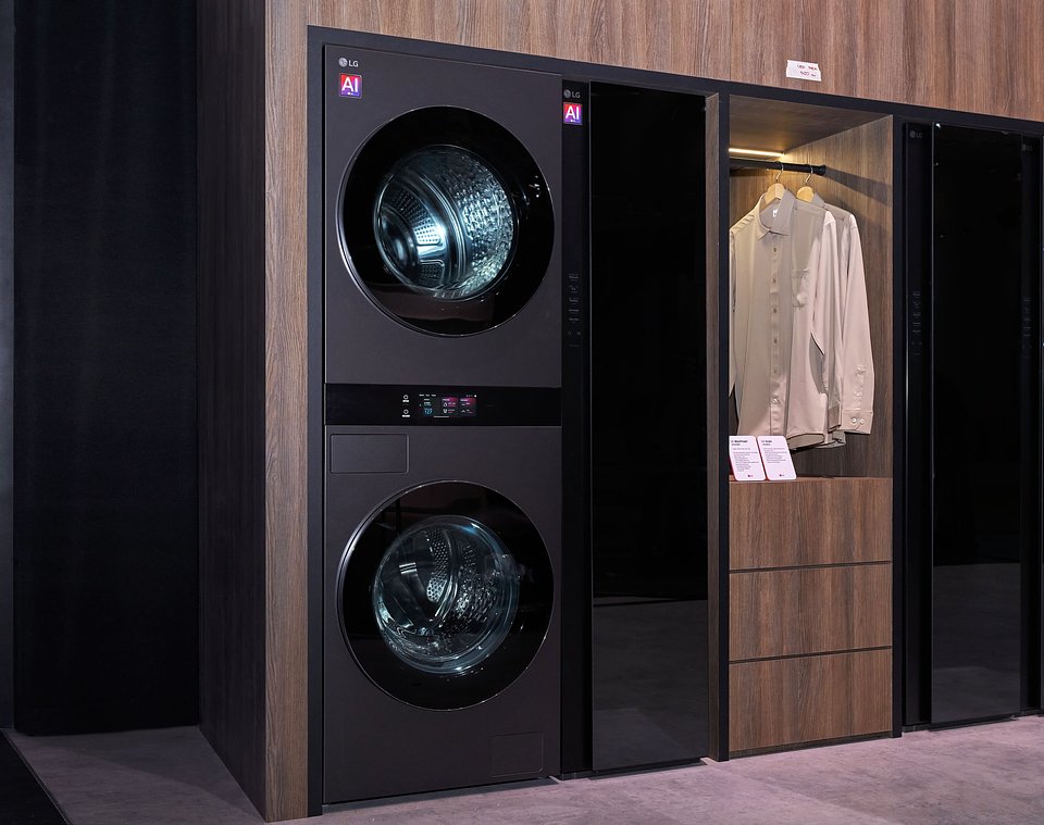 3. 25-Inch LG WashTower™.jpg