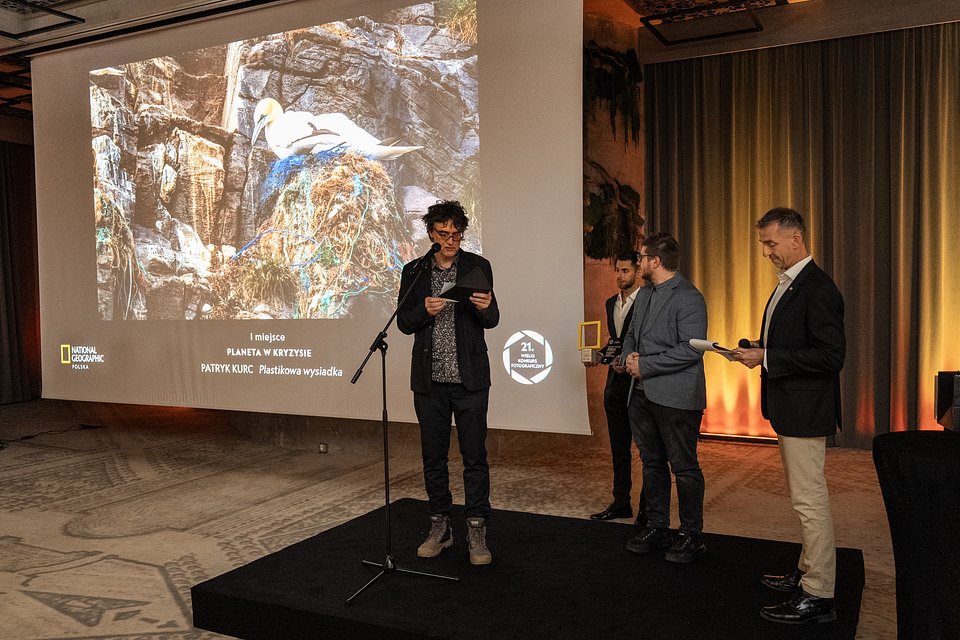 Kategoria: Planeta w kryzysie - I miejsce - Patryk Kurc, Plastikowa wysiadka, 21. Wielki Konkurs Fotograficzny National Geographic Polska