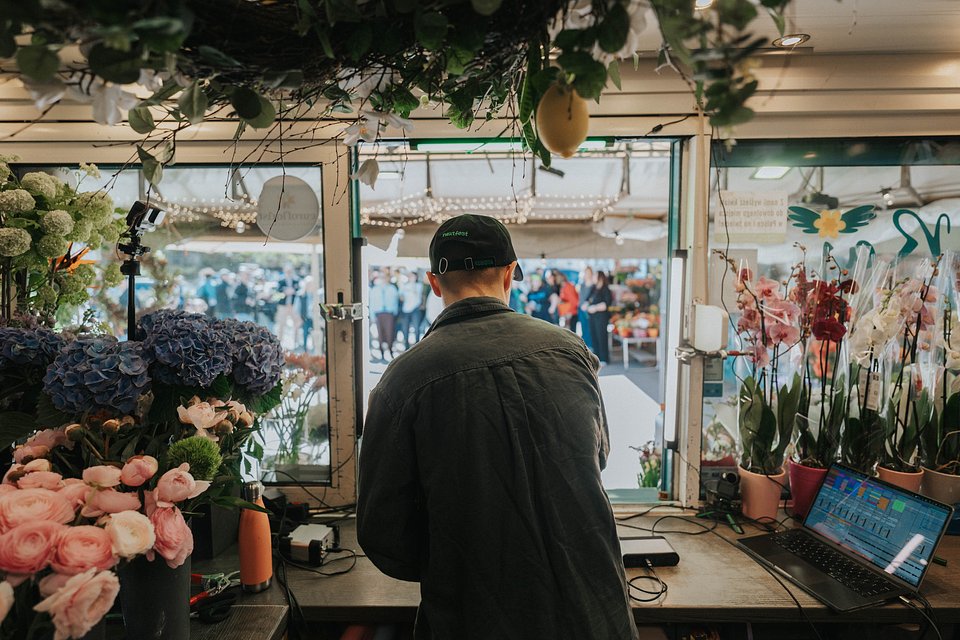 Secret gig Bass Astral w kwiaciarni fot. Maciej Chomik