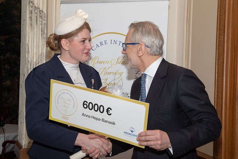 Laureatka Queen Silvia Nursing Award 2025 odebrała nagrodę od JKM Królowej Szwecji Sylwii (4).jpg