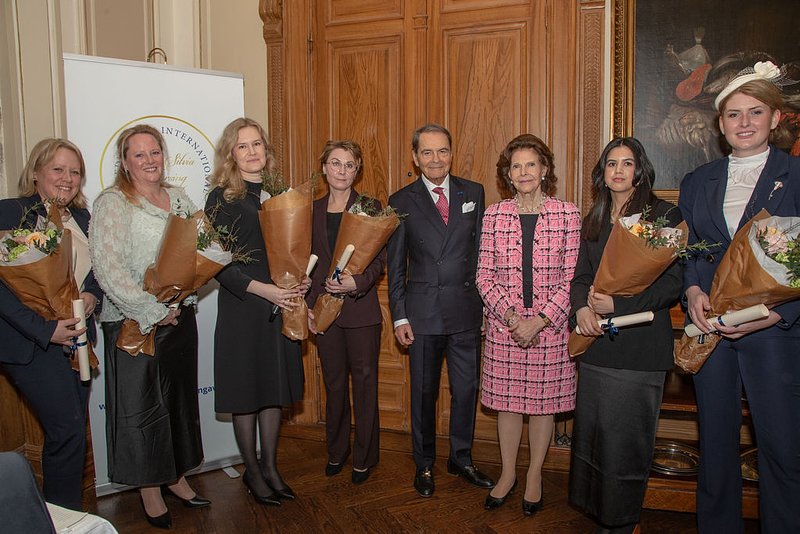 Laureatka Queen Silvia Nursing Award 2025 odebrała nagrodę od JKM Królowej Szwecji Sylwii (3).jpg