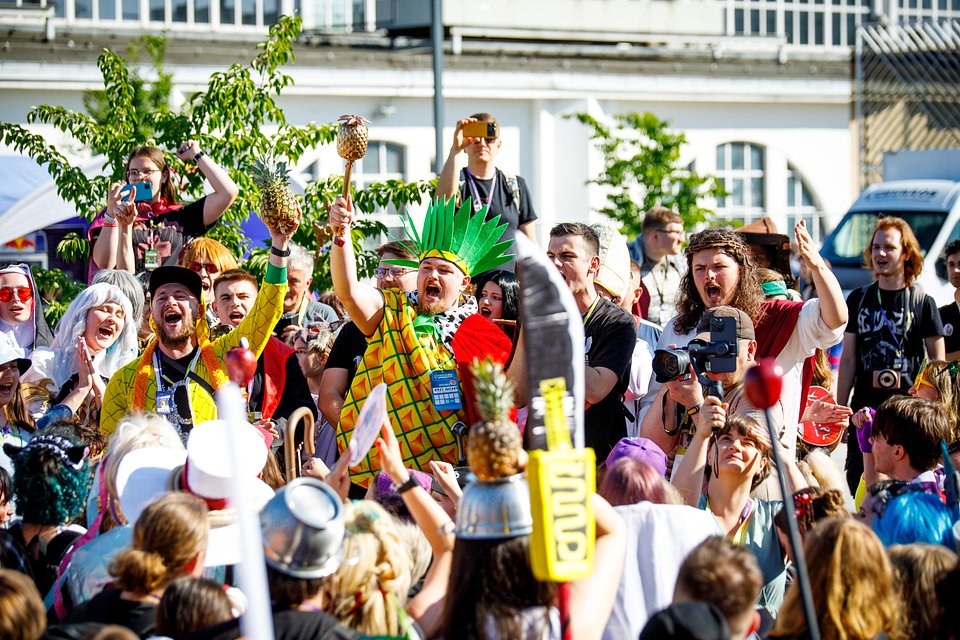 Pyrkon Pochód Ananasa fot. Piotr Piosik.jpg