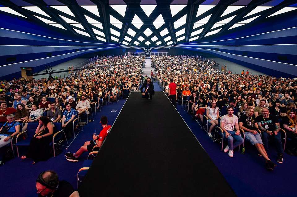 Pyrkon Sala Ziemi fot. Marcin Pflanz.jpg