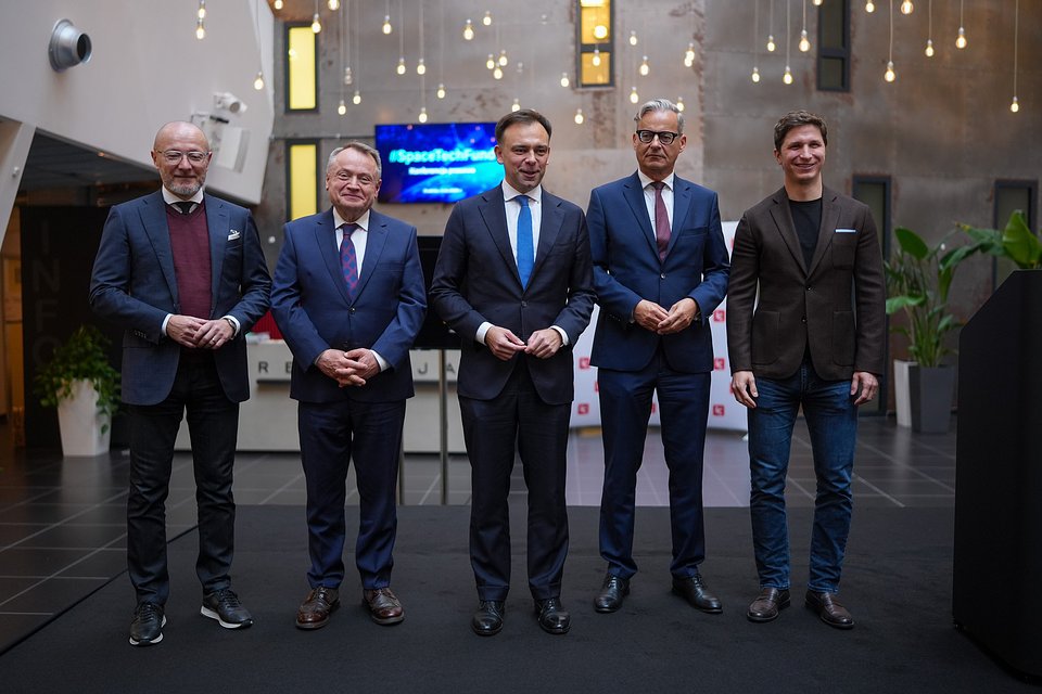 Low-res-Spacefund-short-MZ304747.jpg